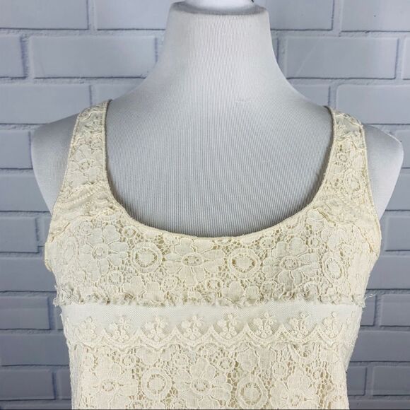 10/$25🦋 Weavers Ivory Crochet & Lace Crop Top - Small - Picture 2 of 10
